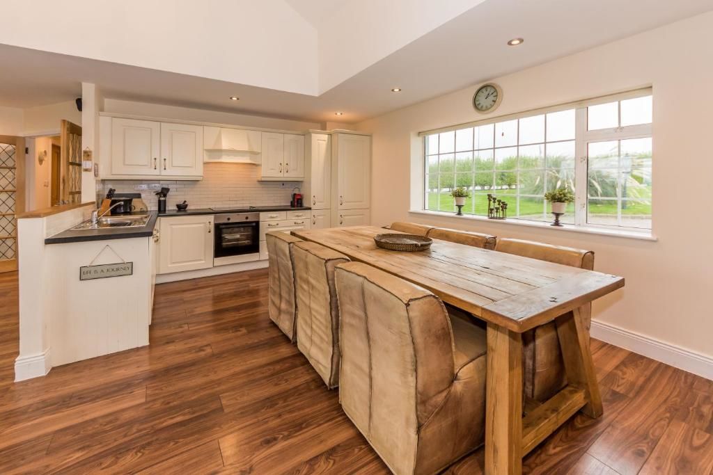 Дома для отпуска Ardkilly Ridge, Kinsale Town,Sleeps 8 Кинсейл