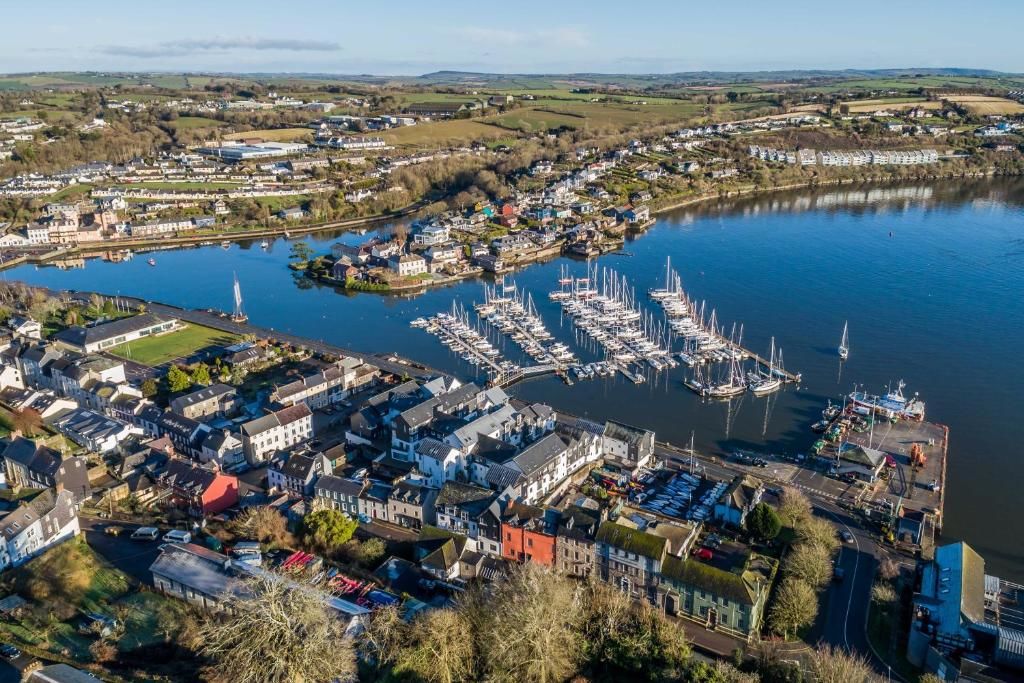 Дома для отпуска Ardkilly Ridge, Kinsale Town,Sleeps 8 Кинсейл